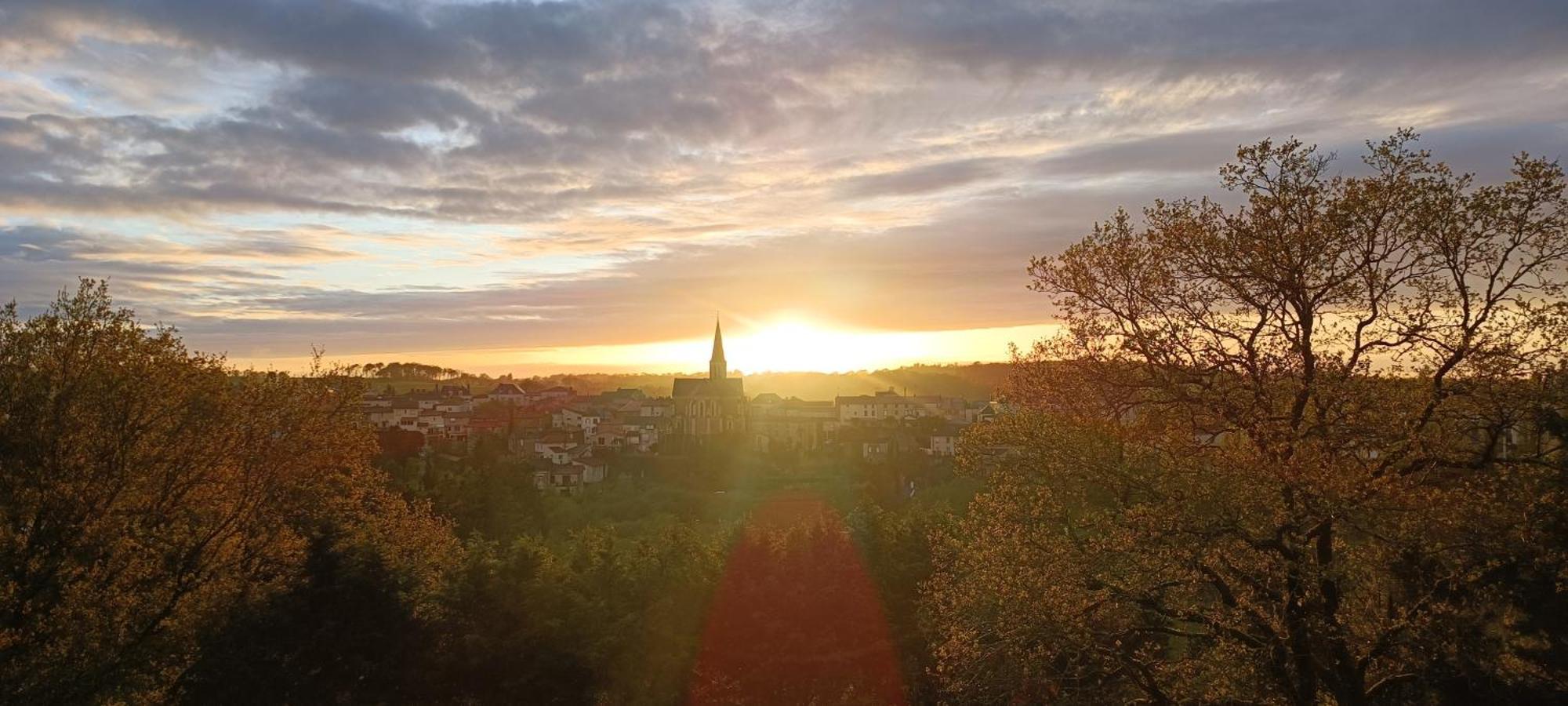 Gite De Charme Atypique Vue Panoramique Montrevault Exteriör bild